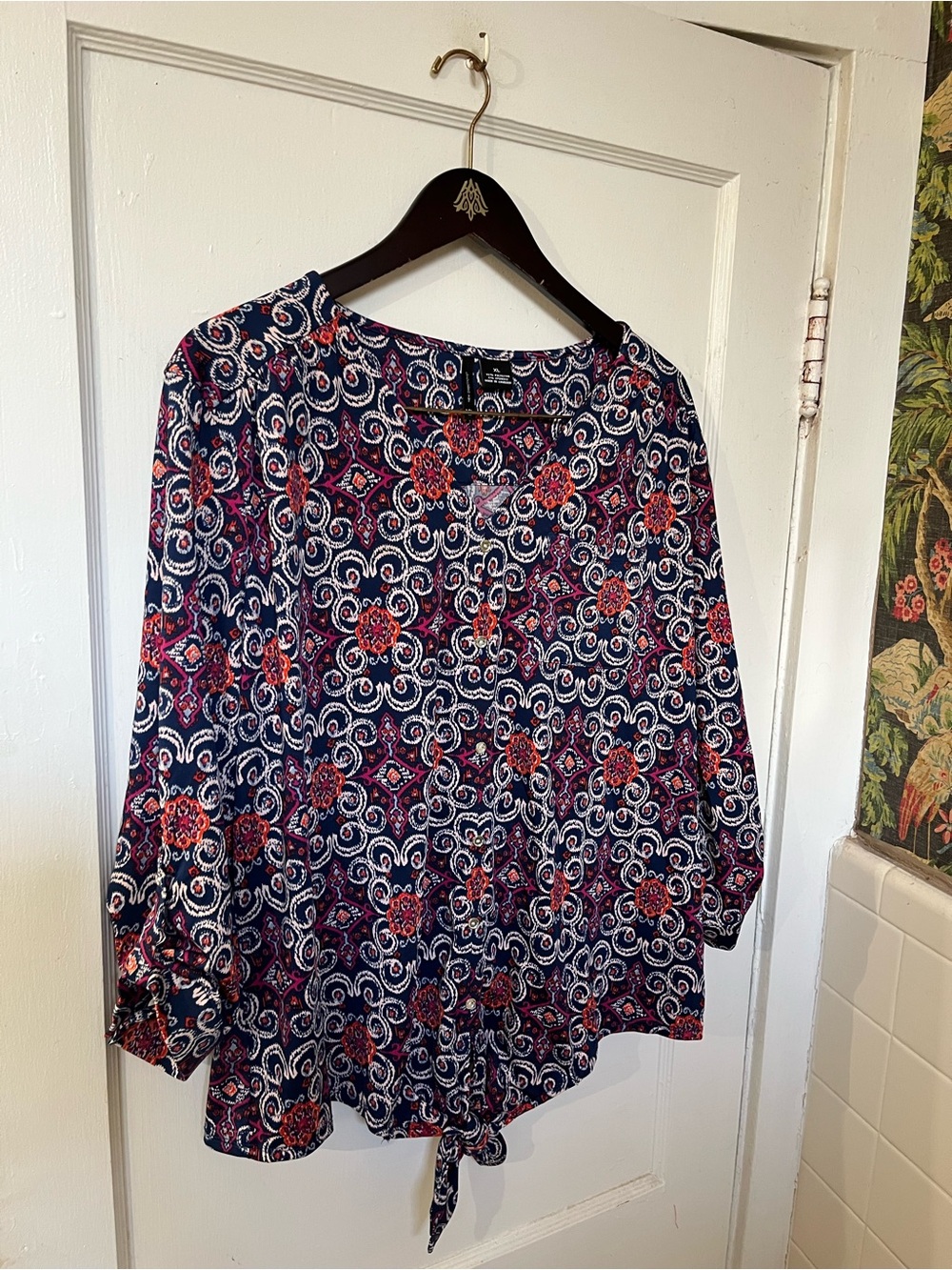 New Directions Top XL Blouse Navy Pink Medallion Tie Front Split Neck EUC - Picture 2 of 7